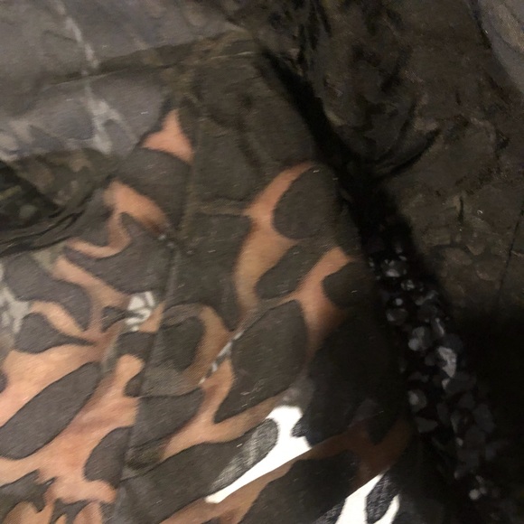 Chico’s sheer & lace Blouse 🎈2 for $15 🎈 - Picture 4 of 7